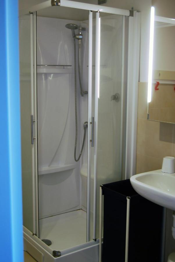 Modern & Bright Flat - 2 Min From The Sea Apartman Savona Kültér fotó