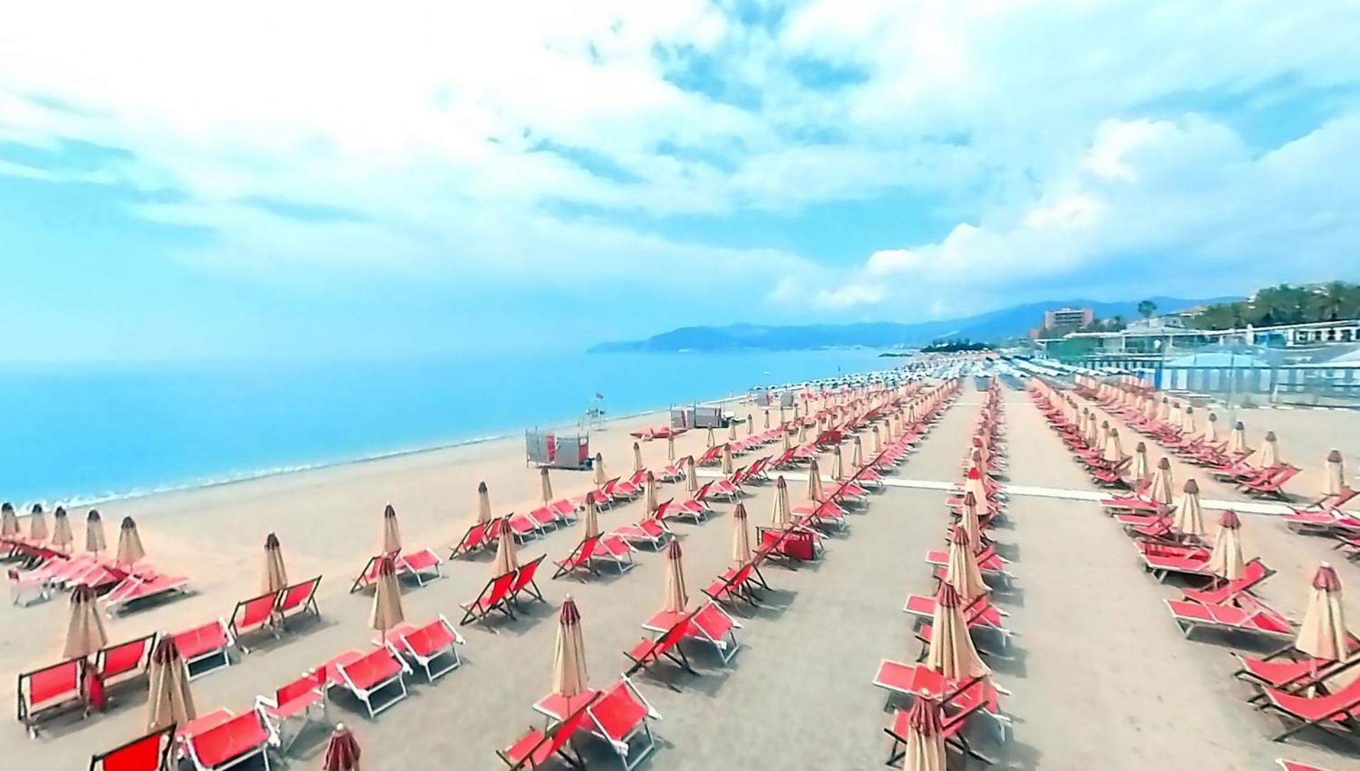 Modern & Bright Flat - 2 Min From The Sea Apartman Savona Kültér fotó